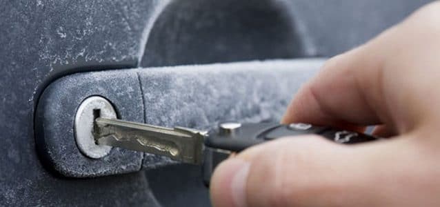 protéger voiture en hiver : serrure gelée conseils partauto.fr